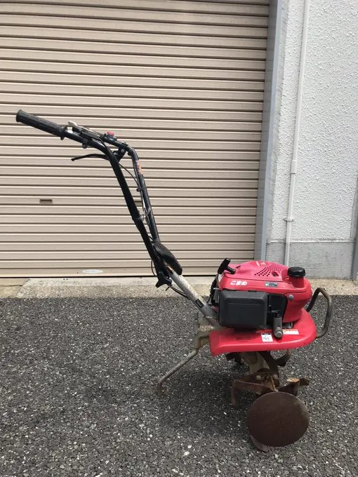 数年間、外で放置されていた農機具