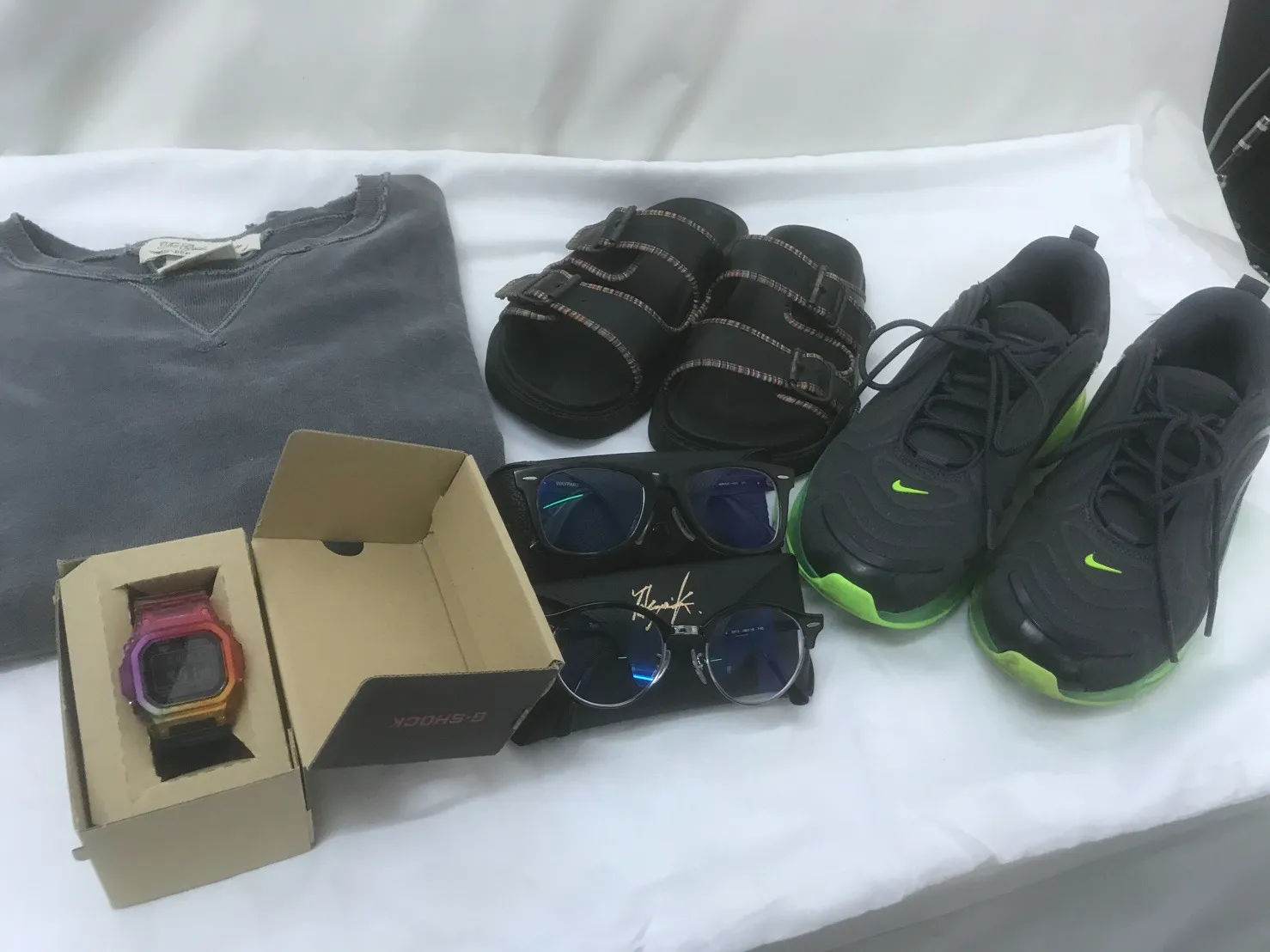 新作の服を買うための資金に